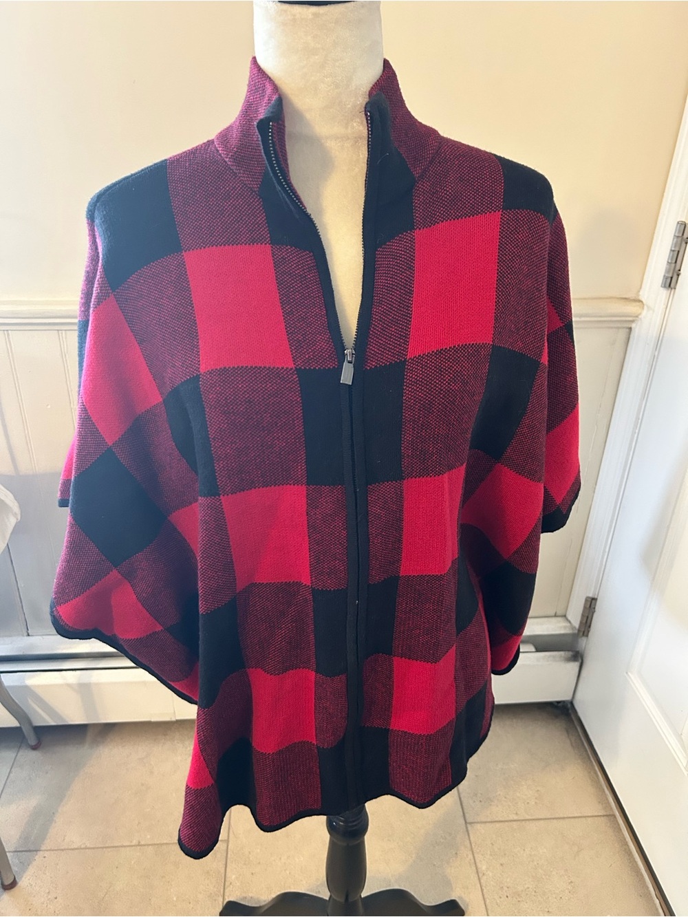 NWT Jones New York Signature Buffalo Plaid Zip Front Poncho Cape/Size S/M